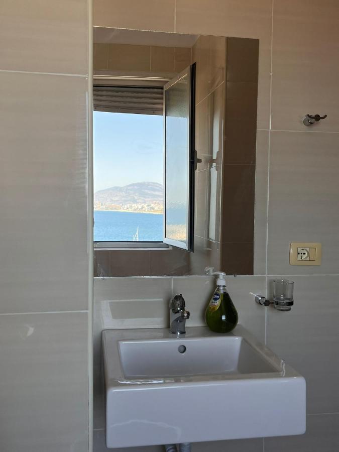 Center-Sea View Apartament,Sarandë エクステリア 写真